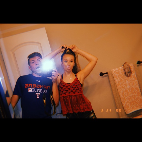 Red shirt - Picture 3 of 3